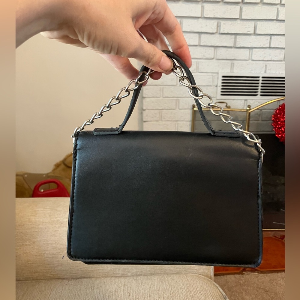 Kendall and Kylie small black leather purse with chain - Picture 5 of 5